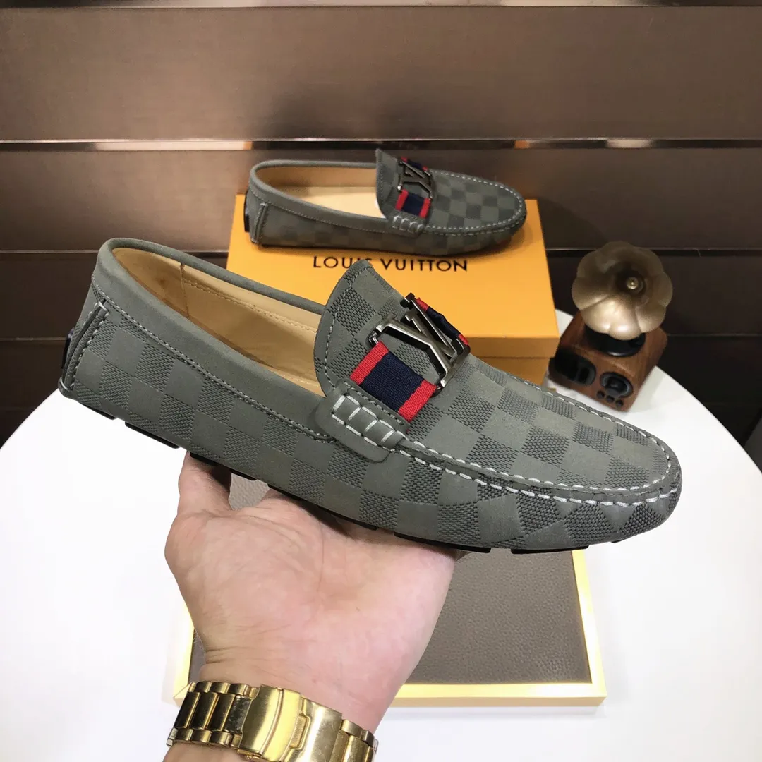 Men's men's shoes 💰420💰 [LV Doudou Shoes] (sheepskin lining) new model is on the market, available on the official website. The new Doudou shoes are processed into single-color materials, and the uppers are made of imported cowhide material. The body of the shoe is fully hemmed with mark thread, and is lined with imported original cowhide leather. The elegant shoe shape is super suitable for all-matching, and the size is 38-44.